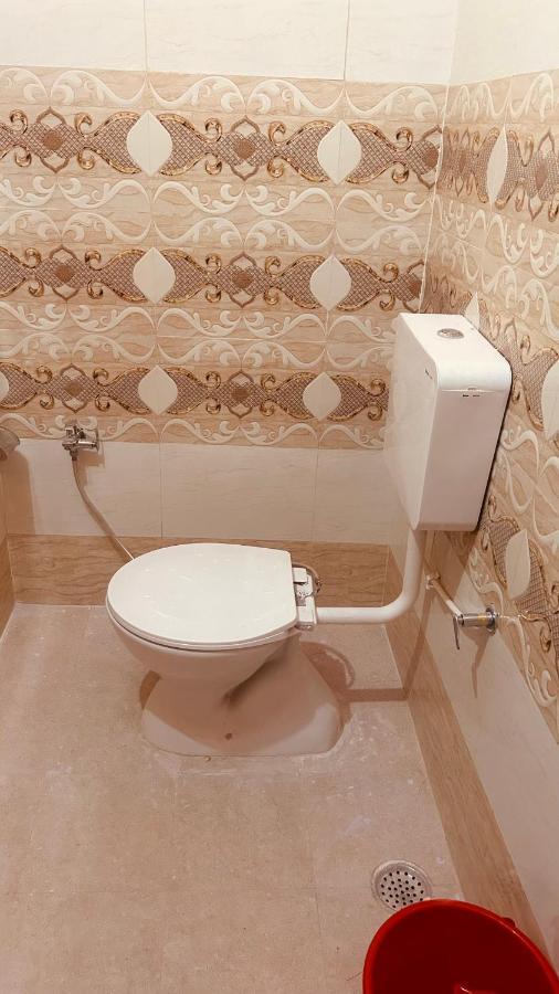 Tandon Lodge On The Ganga Ghat Homestay فاراناسي المظهر الخارجي الصورة