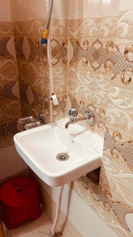 Tandon Lodge On The Ganga Ghat Homestay فاراناسي المظهر الخارجي الصورة