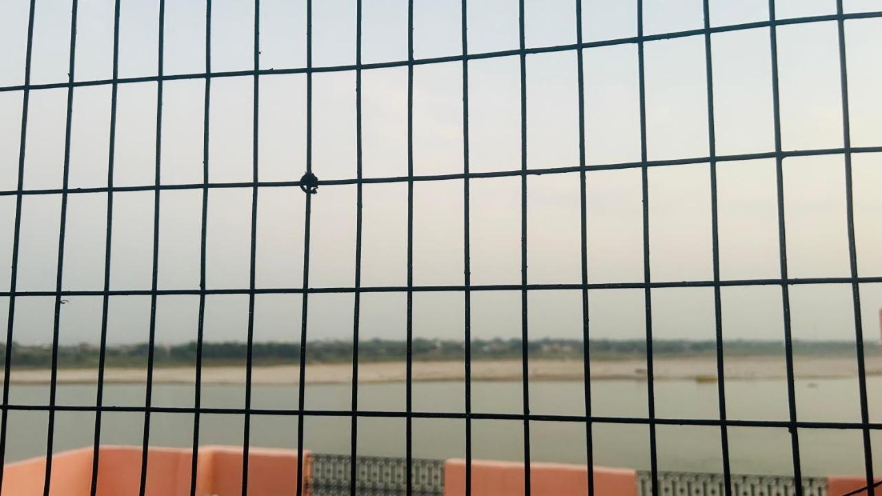 Tandon Lodge On The Ganga Ghat Homestay فاراناسي المظهر الخارجي الصورة