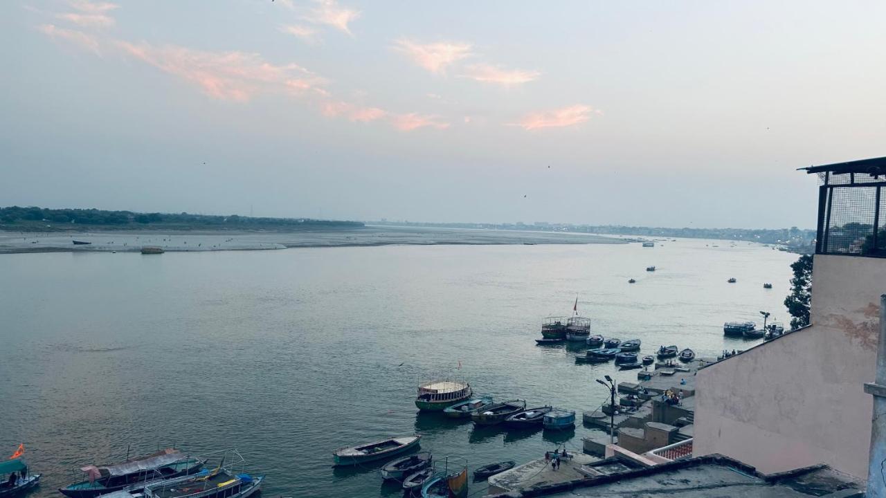 Tandon Lodge On The Ganga Ghat Homestay فاراناسي المظهر الخارجي الصورة