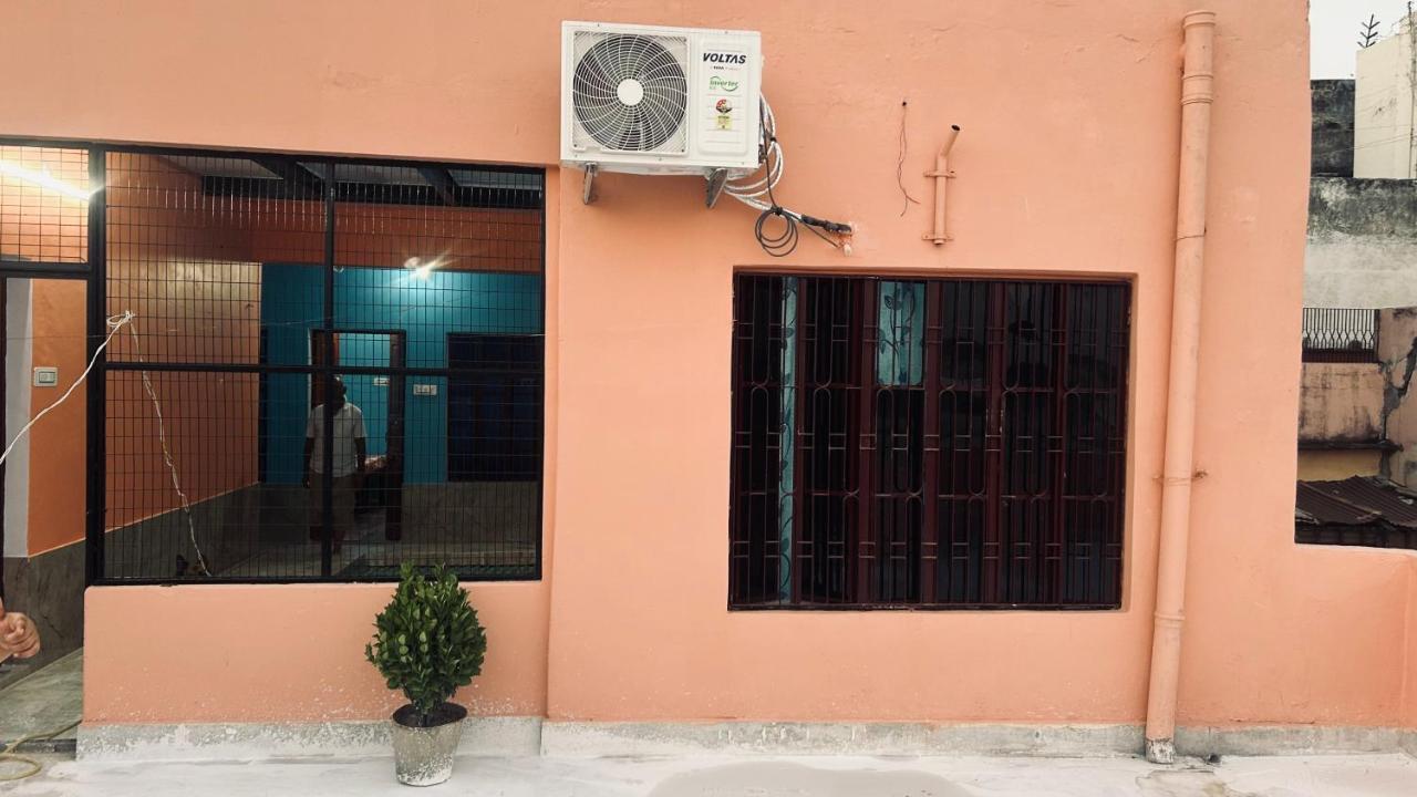 Tandon Lodge On The Ganga Ghat Homestay فاراناسي المظهر الخارجي الصورة