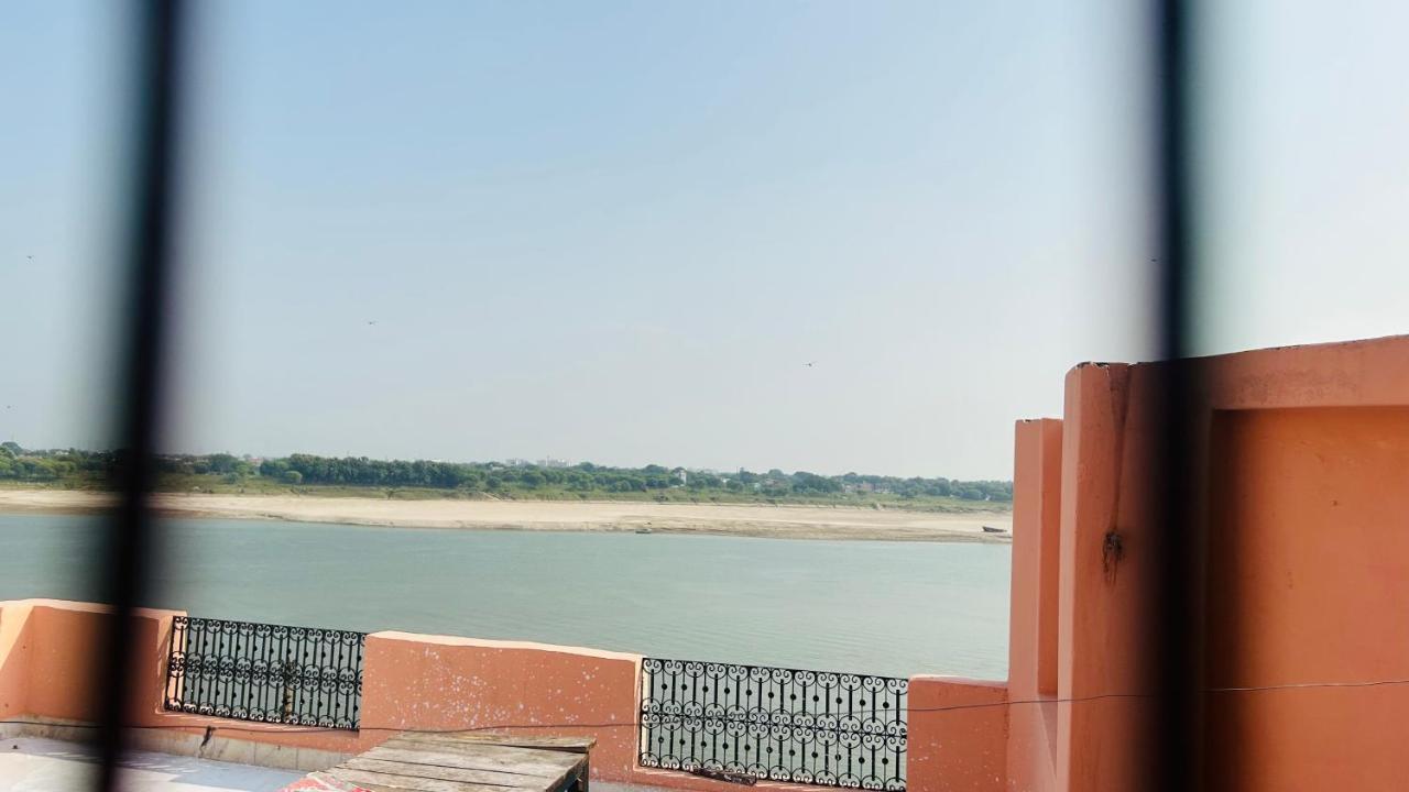 Tandon Lodge On The Ganga Ghat Homestay فاراناسي المظهر الخارجي الصورة