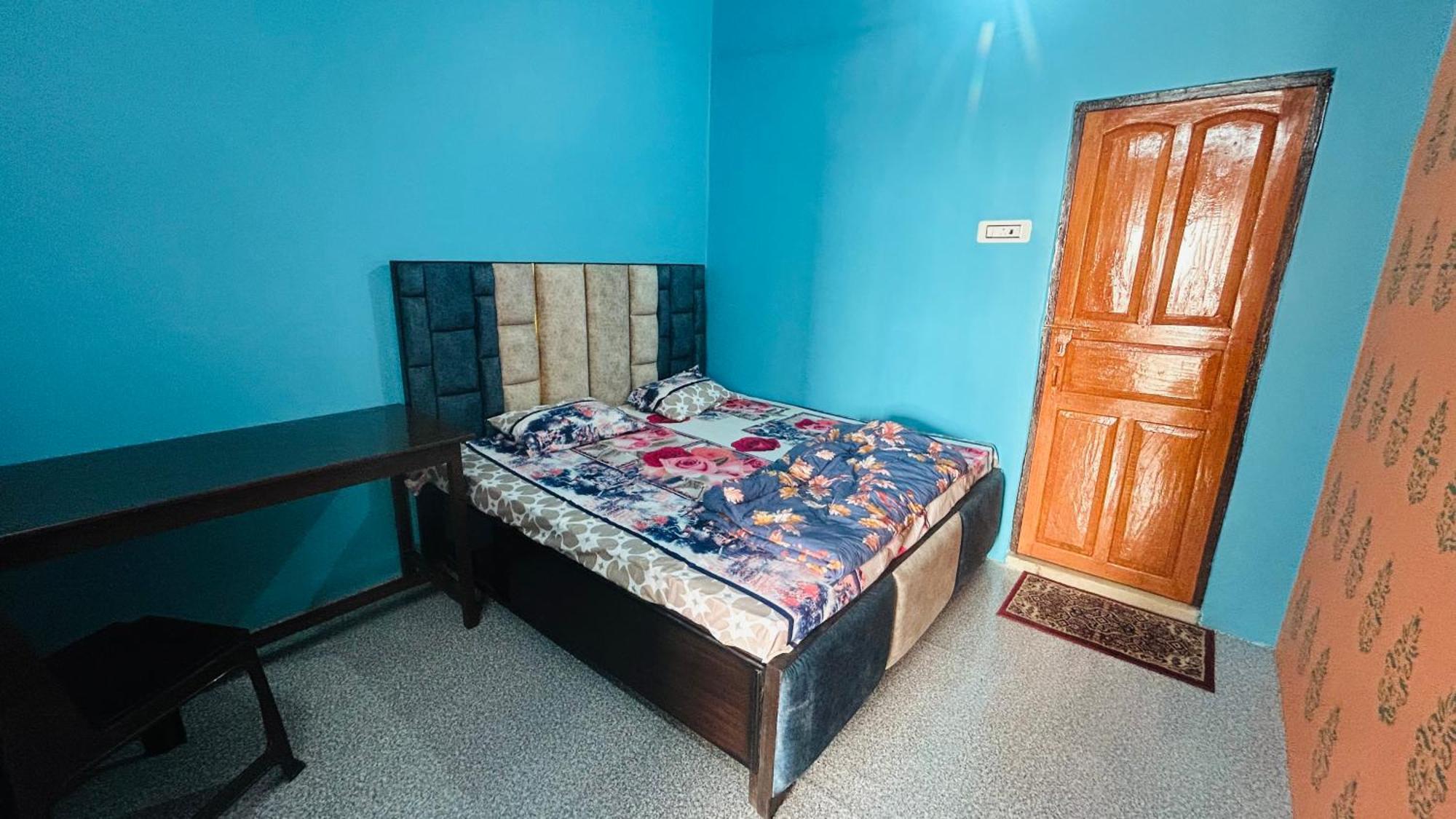 Tandon Lodge On The Ganga Ghat Homestay فاراناسي المظهر الخارجي الصورة