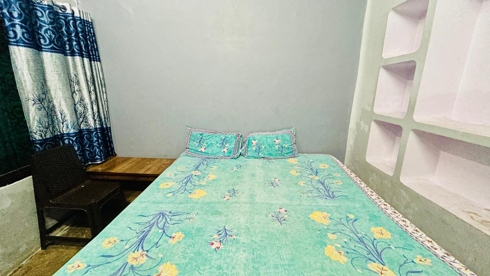 Tandon Lodge On The Ganga Ghat Homestay فاراناسي المظهر الخارجي الصورة